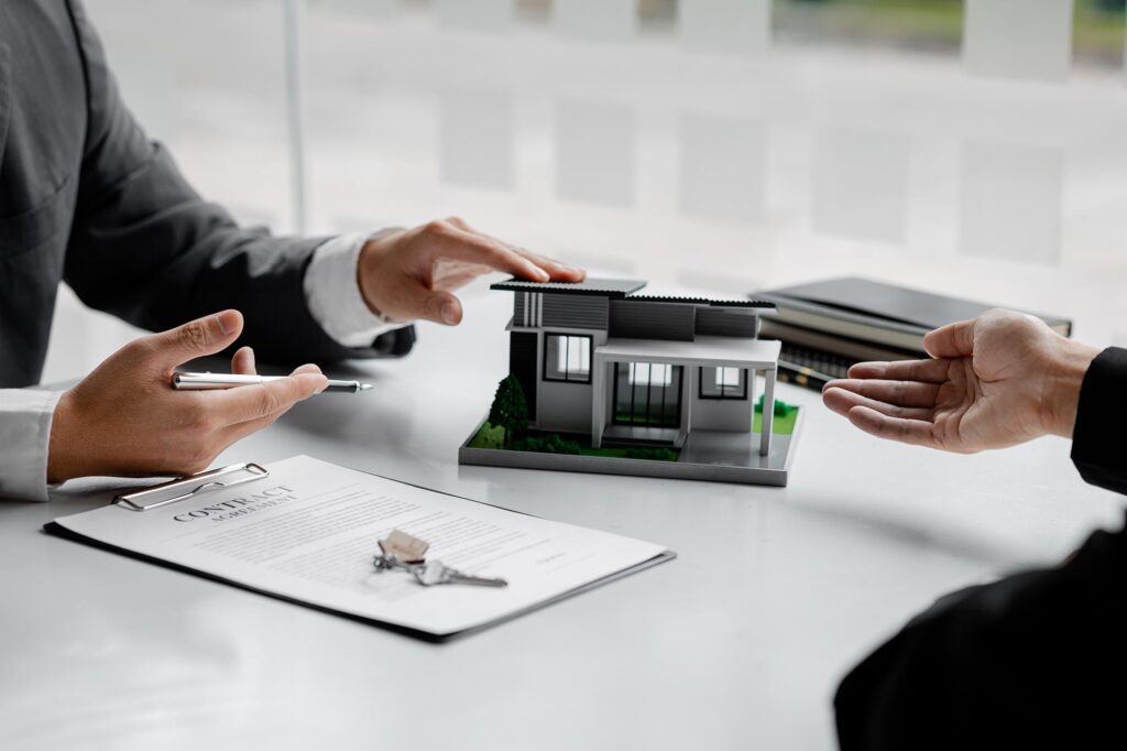 real estate agents explain models of housing estat 2026 01 07 01 01 26 utc scaled